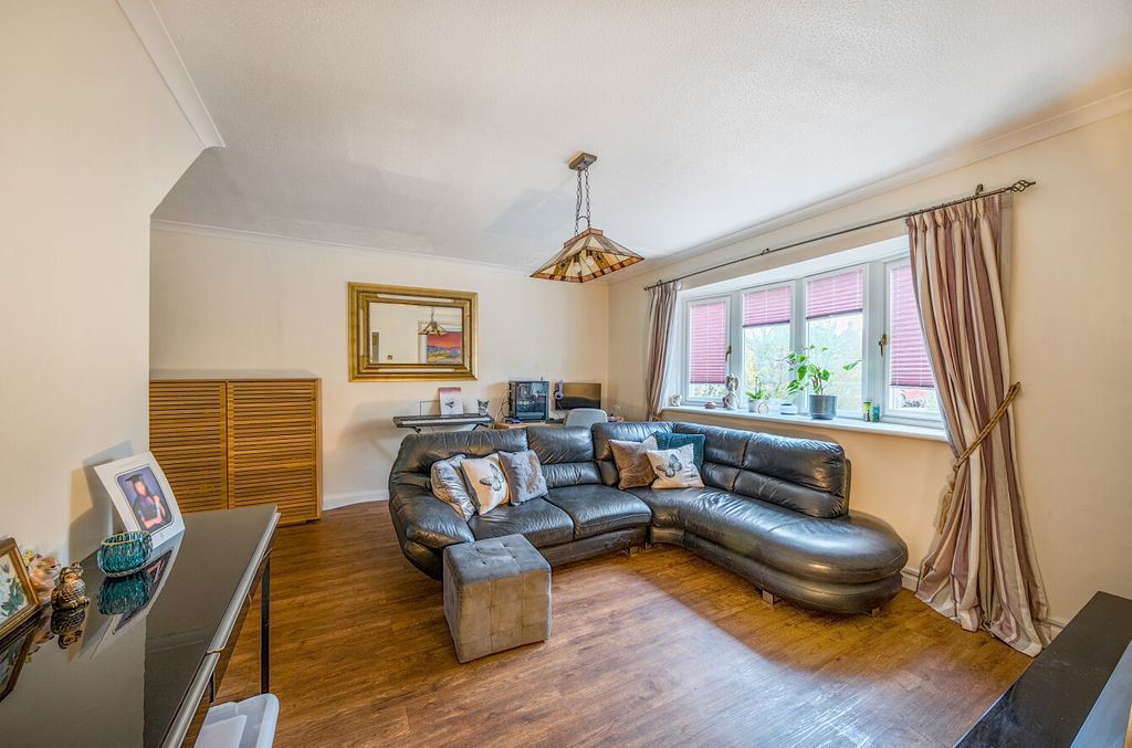 Property photo 2 of 18 Living Room