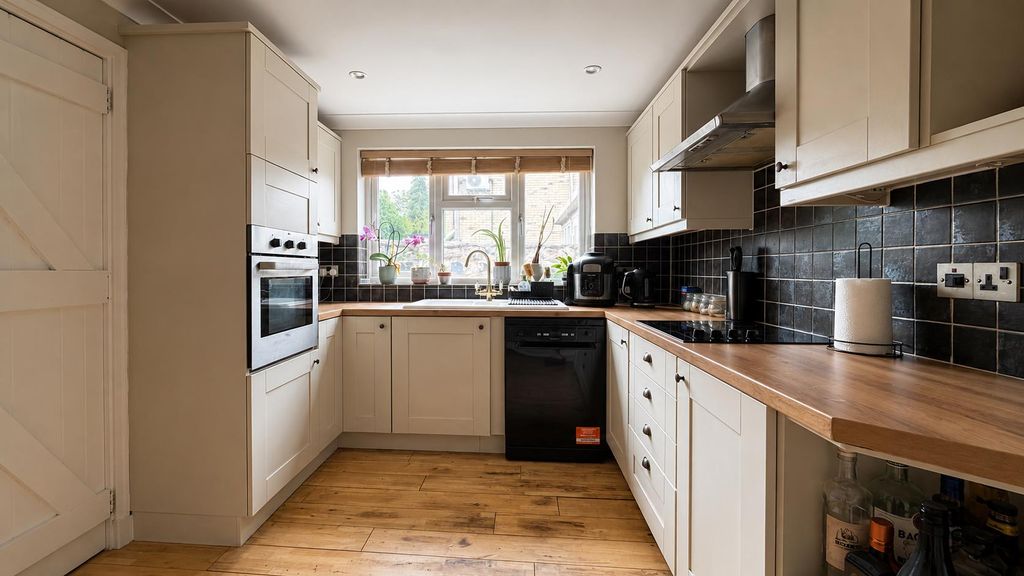 Property photo 2 of 12 Kitchen.Png