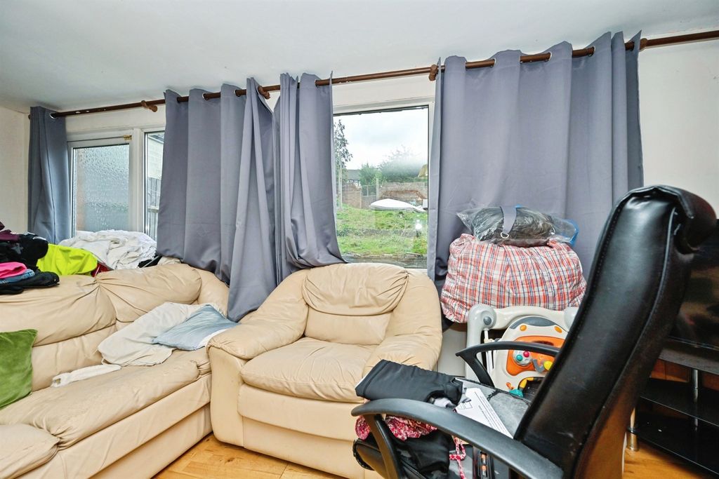 Property photo 3 of 32
