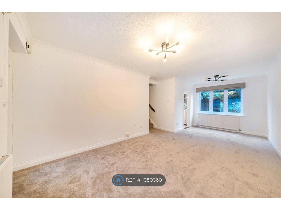 Property photo 2 of 10 Hall