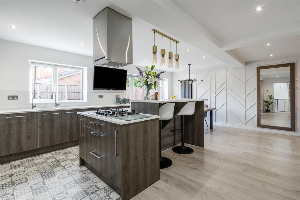 Property photo 1 of 20 1 Stoneythorpe Road_10.Jpg