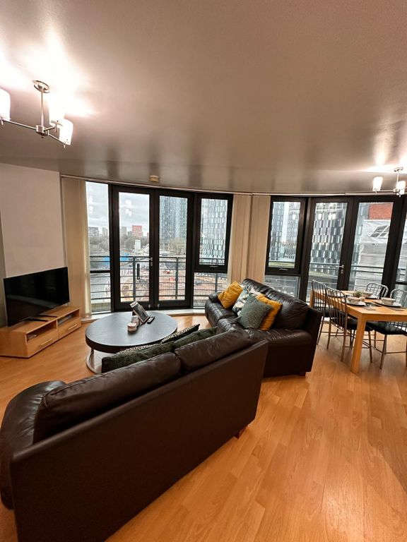 Property photo 1 of 12 2 Bed Flat To Rent City Road East, Manchester M15 4Qe