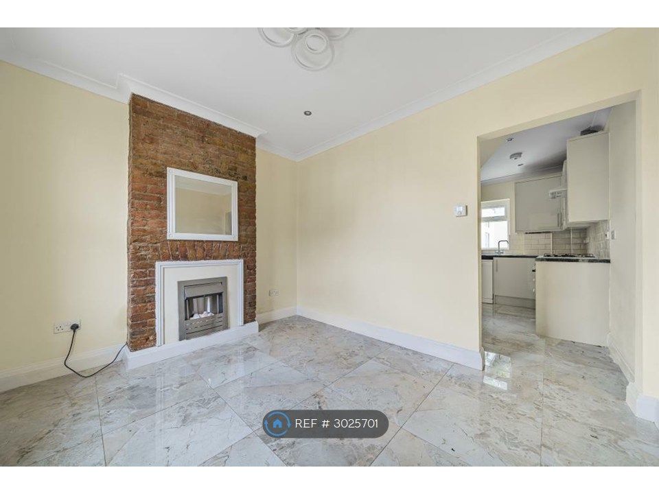 Property photo 1 of 8 Living Room Pic 1