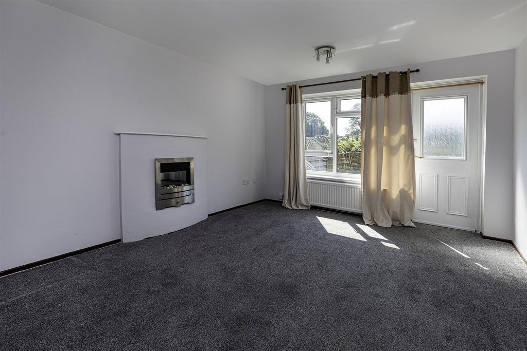 Property photo 3 of 18 Living/Dining Room