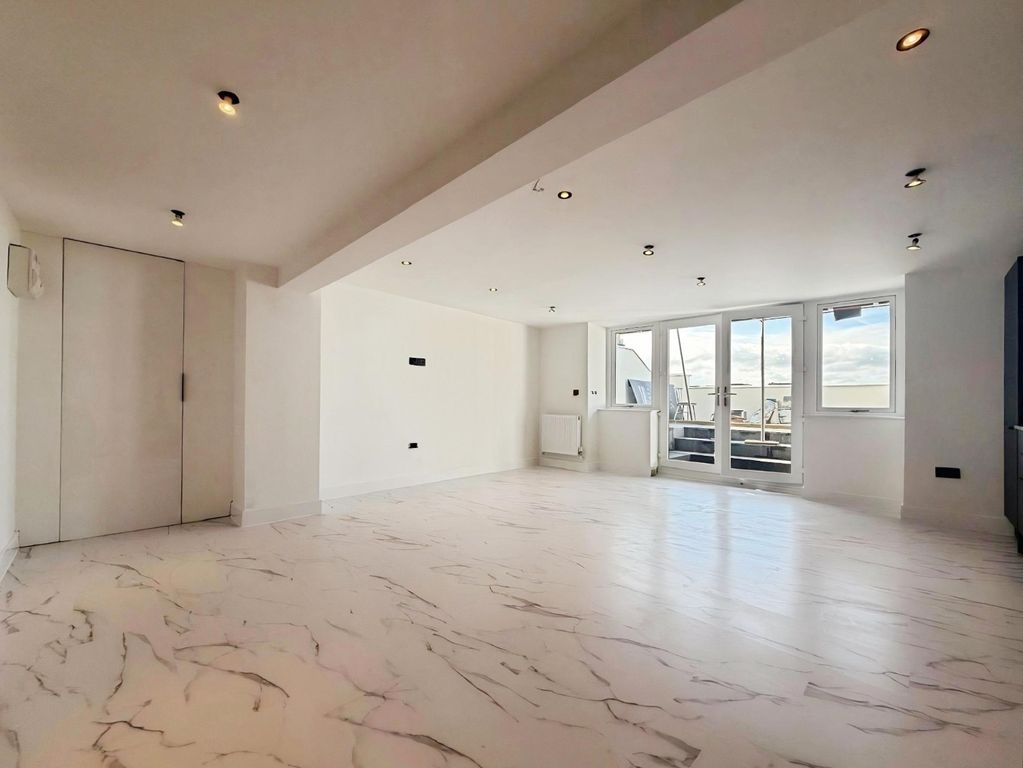 Property photo 3 of 7 Pbox-Img.Jpg