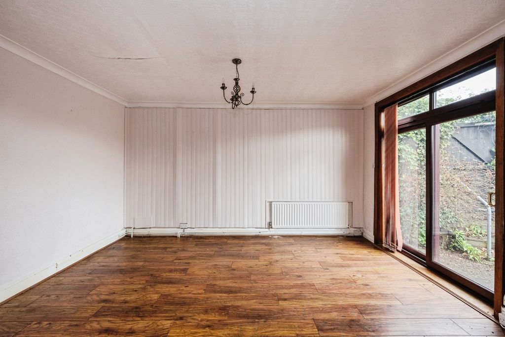 Property photo 3 of 17 Photo