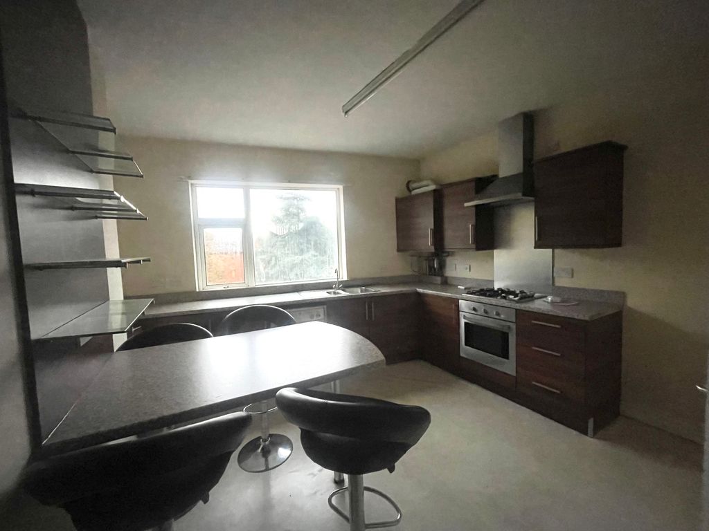 Property photo 2 of 14 Kitchen