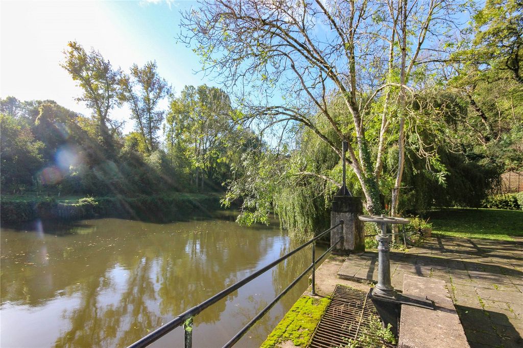 Property photo 2 of 12 Picture No. 11