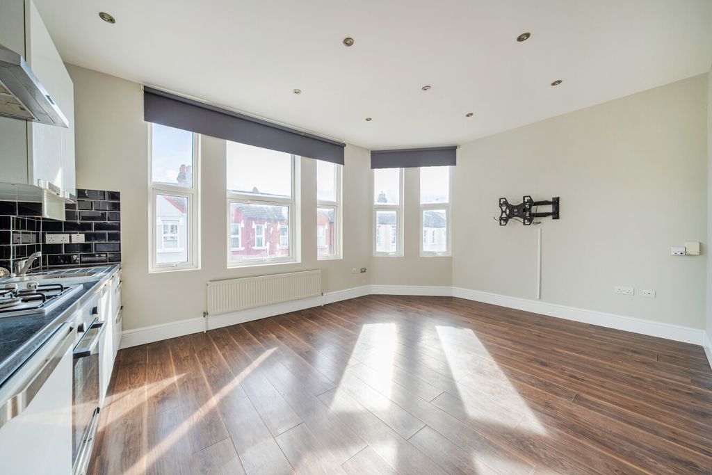 Property photo 1 of 16 1515359-11-6A999E...