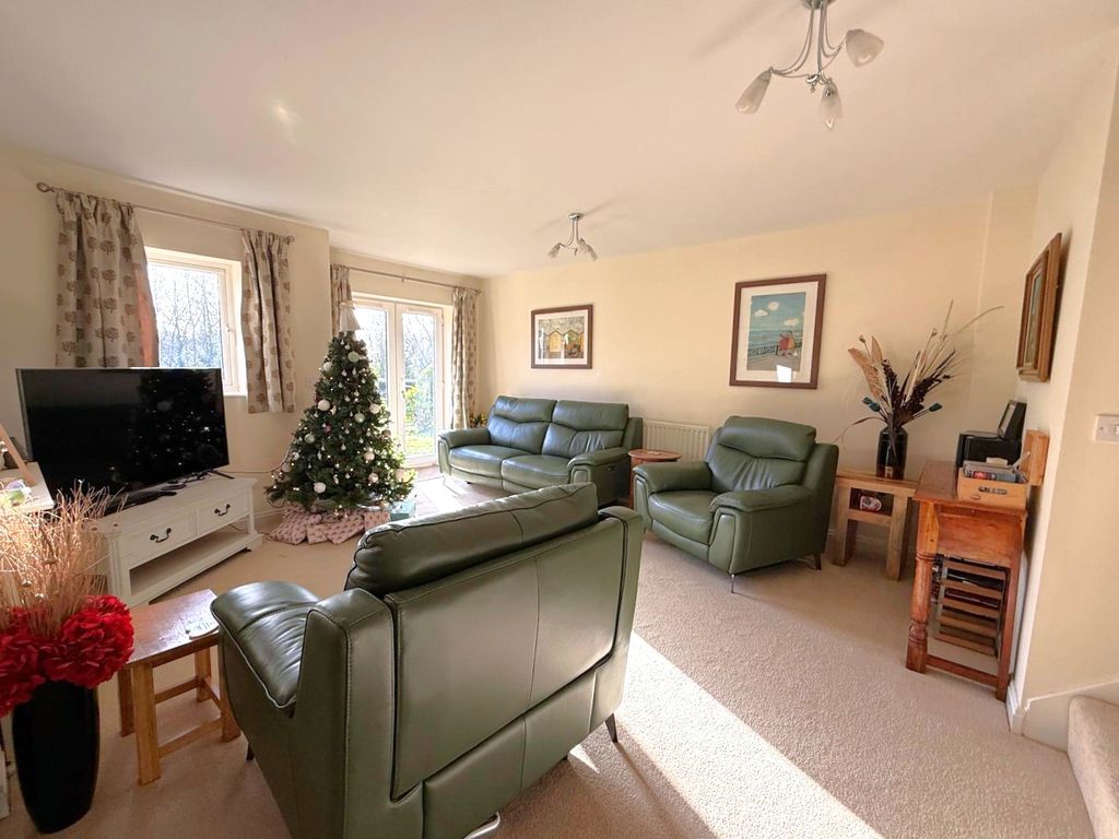 Property photo 2 of 19 Living Room