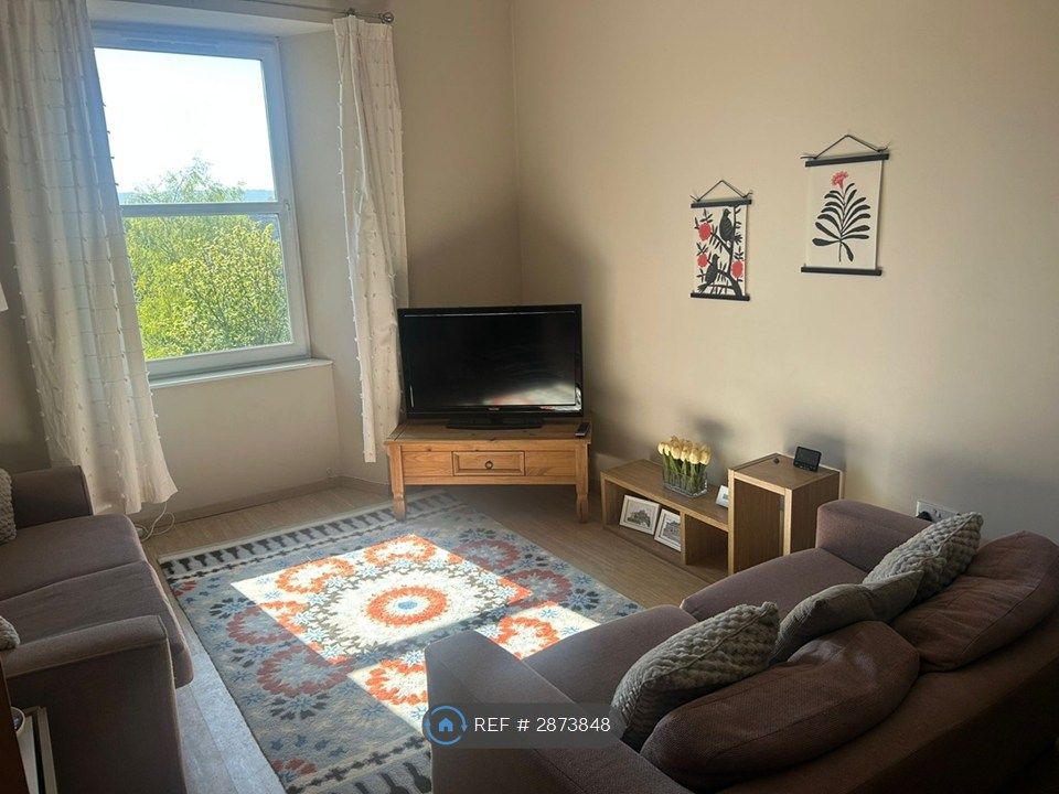 Property photo 1 of 14 Living Room