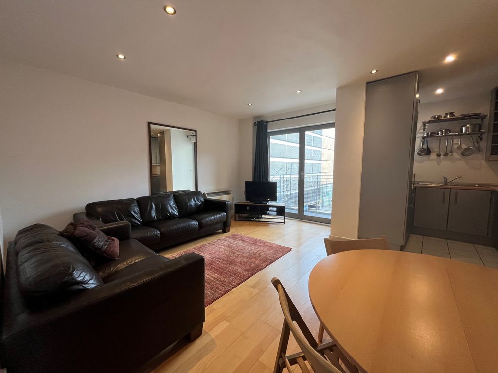 Property photo 2 of 11 Lounge
