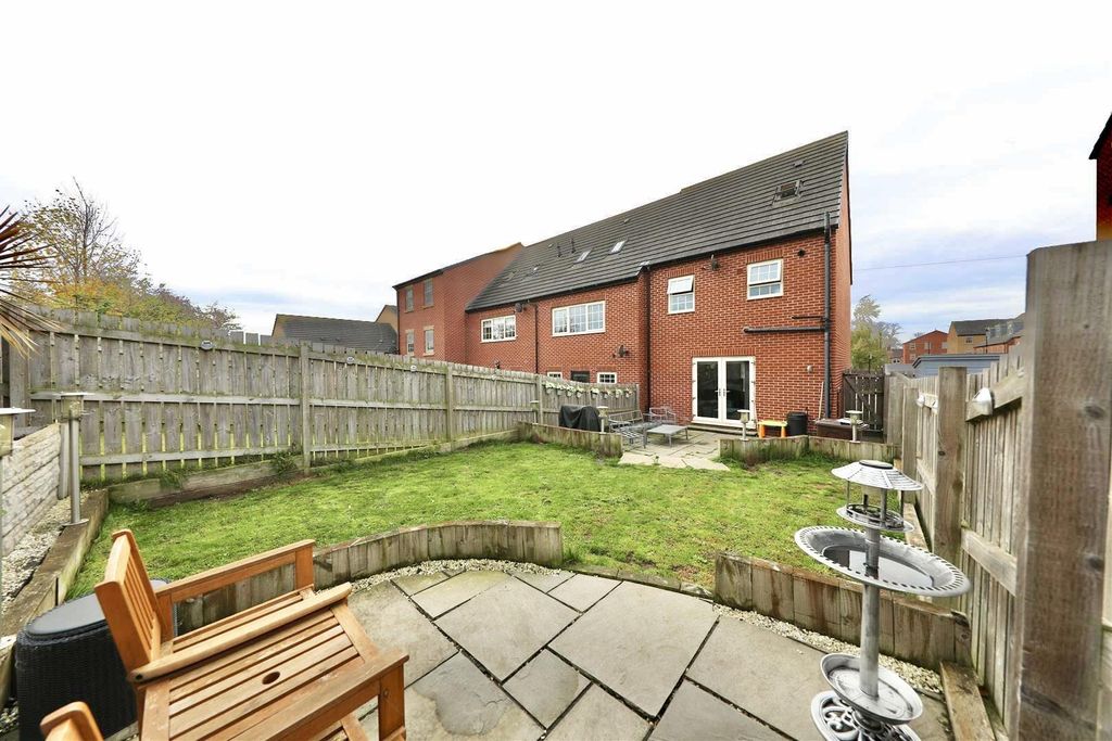 Property photo 3 of 21 Outside