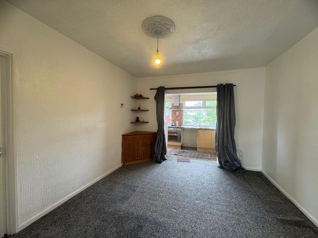 Property photo 3 of 11 Dining Room