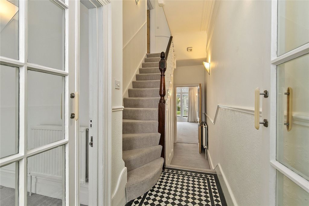 Property photo 2 of 14 Hallway
