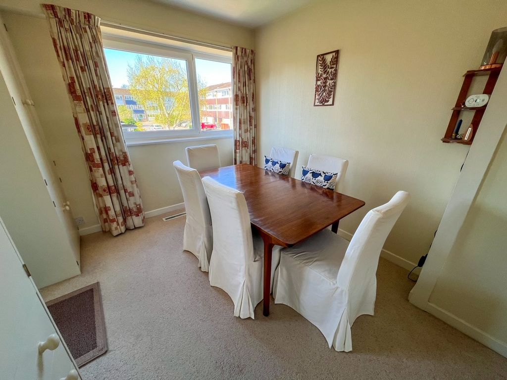 Property photo 3 of 27