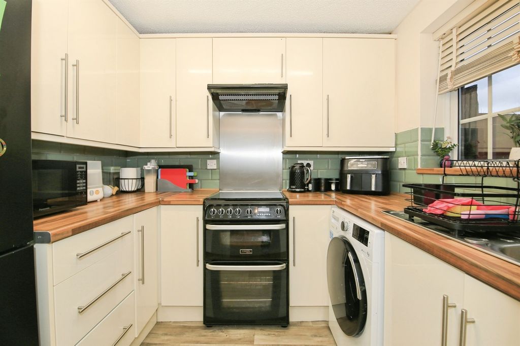 Property photo 2 of 12