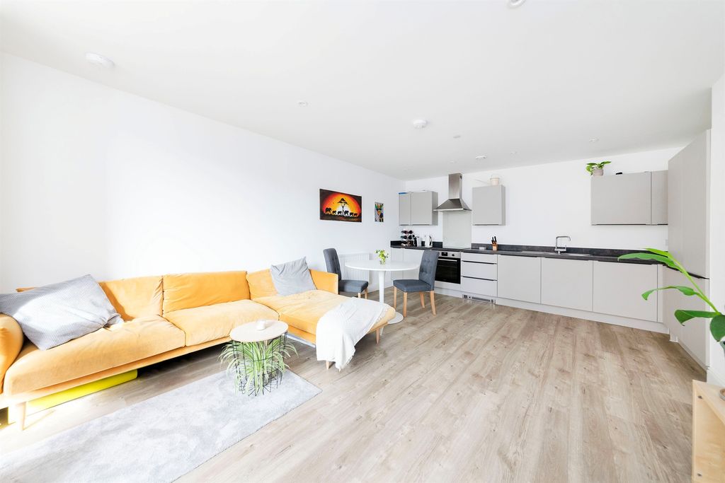 Property photo 2 of 26