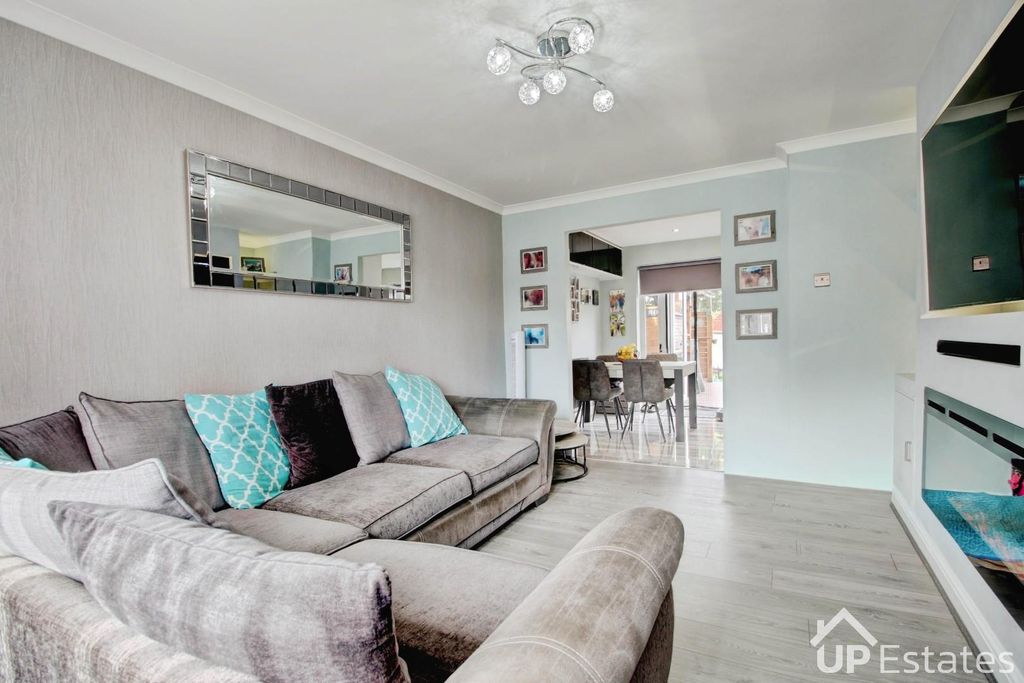Property photo 3 of 31