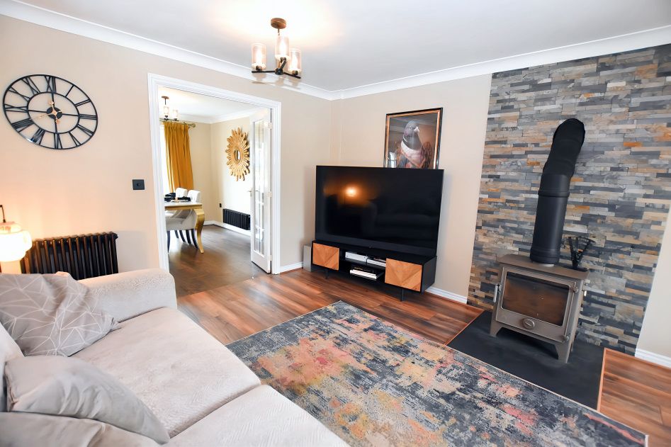 Property photo 2 of 29 Lounge 2