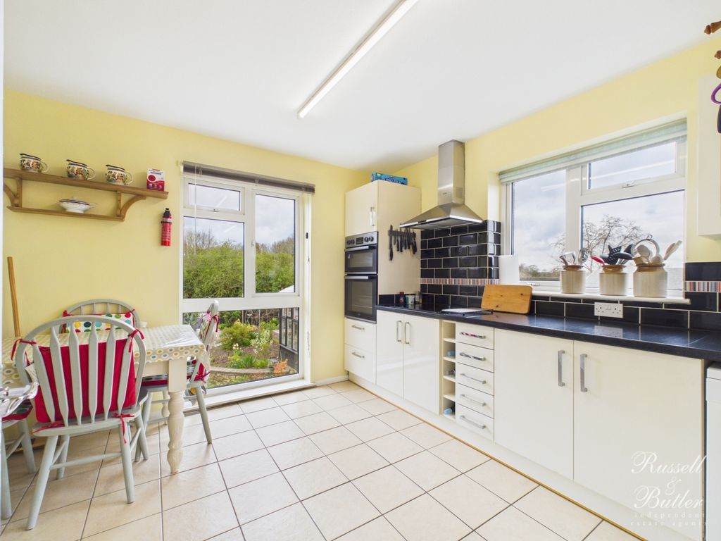 Property photo 3 of 22 Cam01995G0-Pr0431-Still007