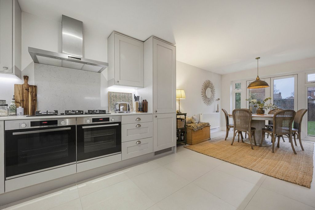 Property photo 3 of 36