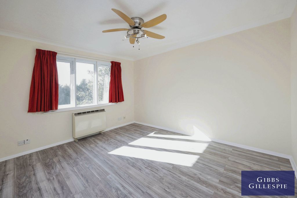 Property photo 3 of 11 1