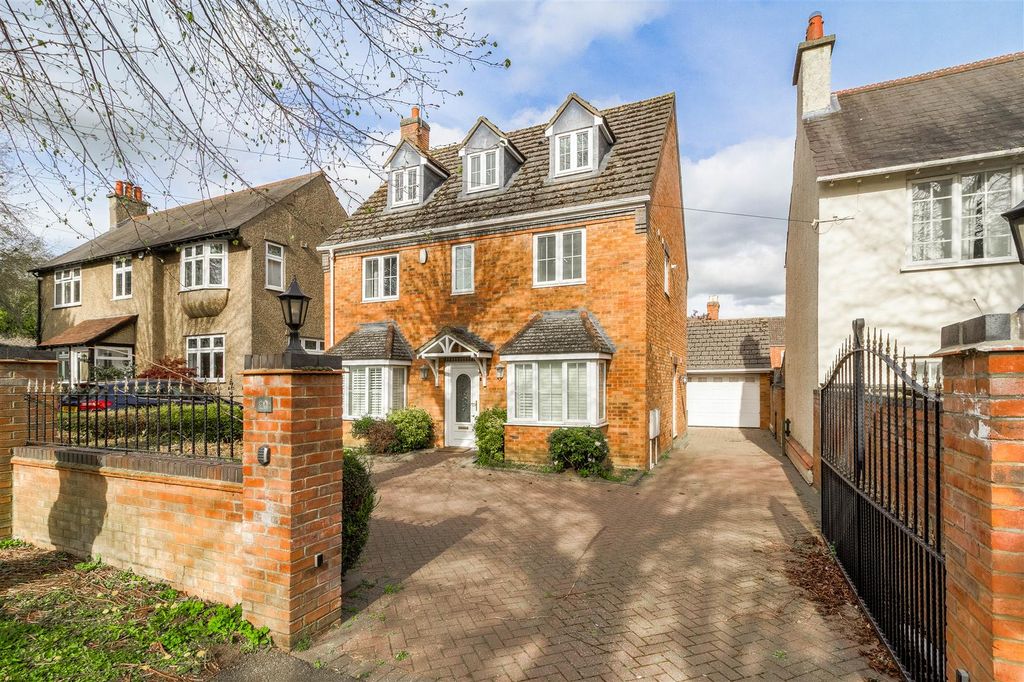 Property photo 1 of 1 The Avenue (Front) - 002.Jpg