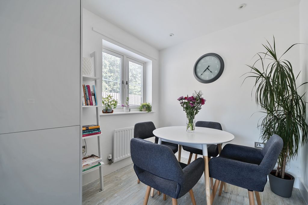 Property photo 3 of 8 3