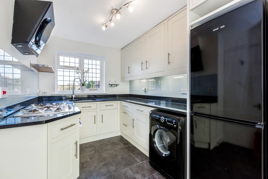 Property photo 3 of 24 Kitchen