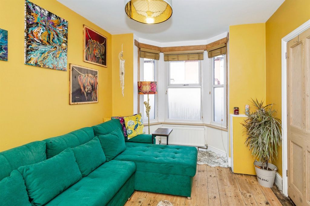 Property photo 2 of 13