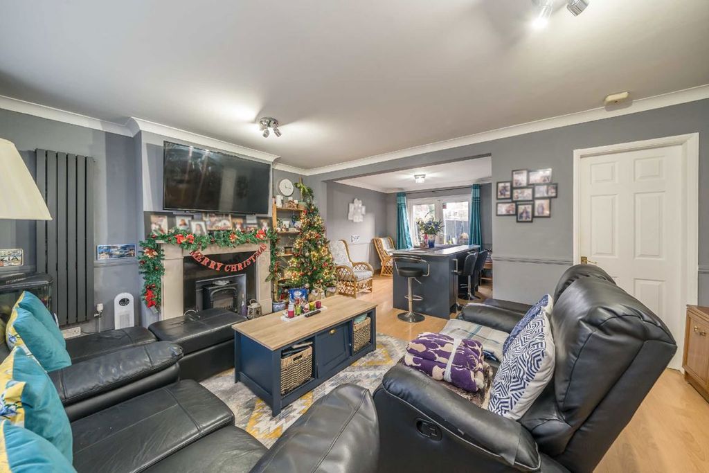 Property photo 2 of 8