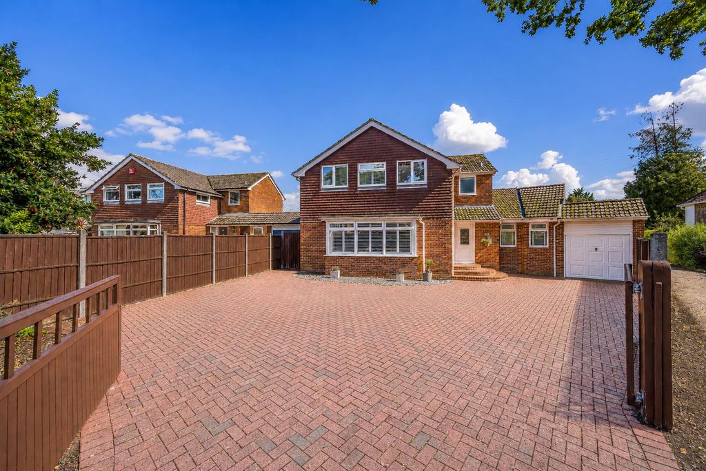 Property photo 1 of 25 90 Horndean Road Front Shot.Png