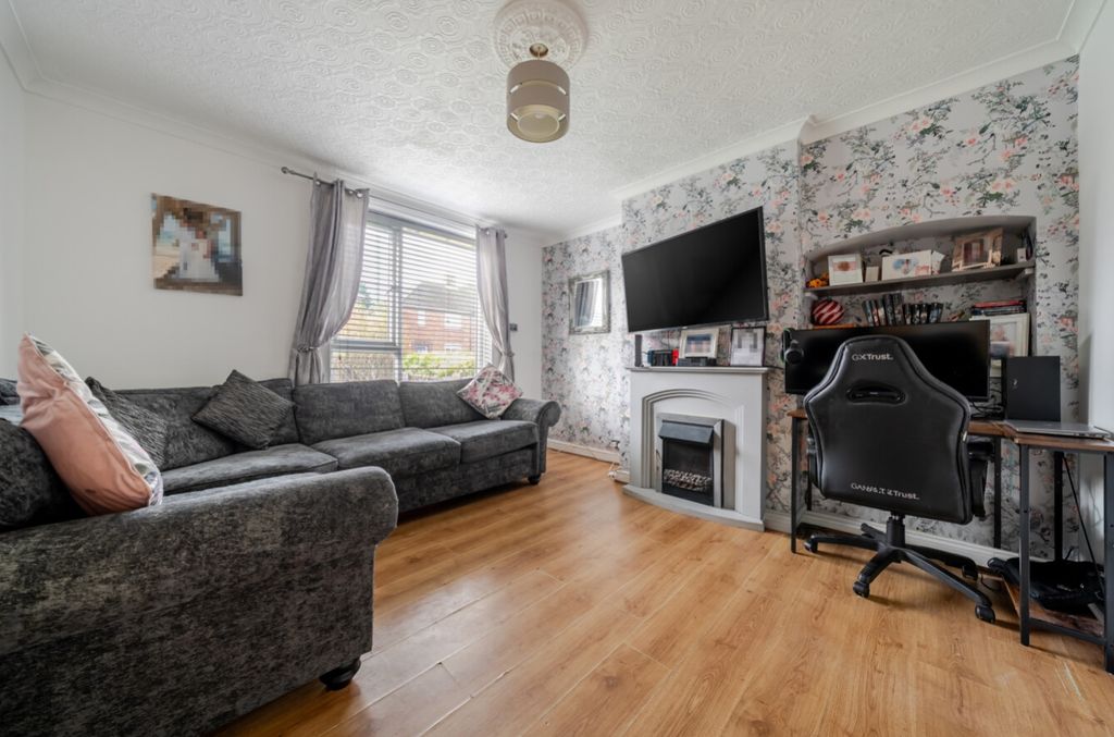 Property photo 2 of 14 1409764-2-6989cc6325ccc