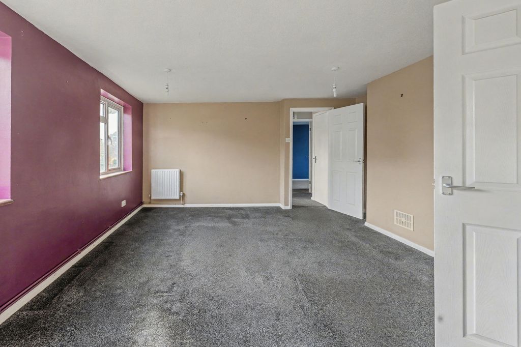 Property photo 3 of 17 Flat 69 Sutton Field, Whitehill, Bordon, Gu35 9Bs