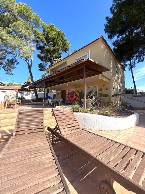 Property photo 2 of 50