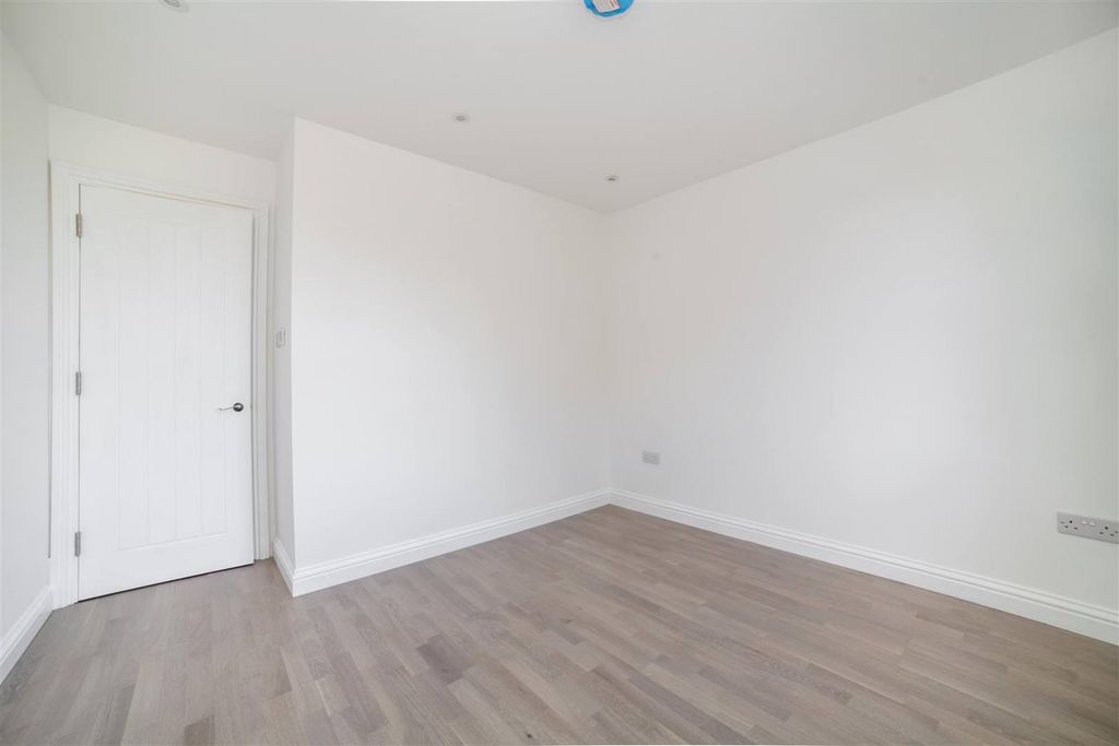 Property photo 3 of 7 Gallery