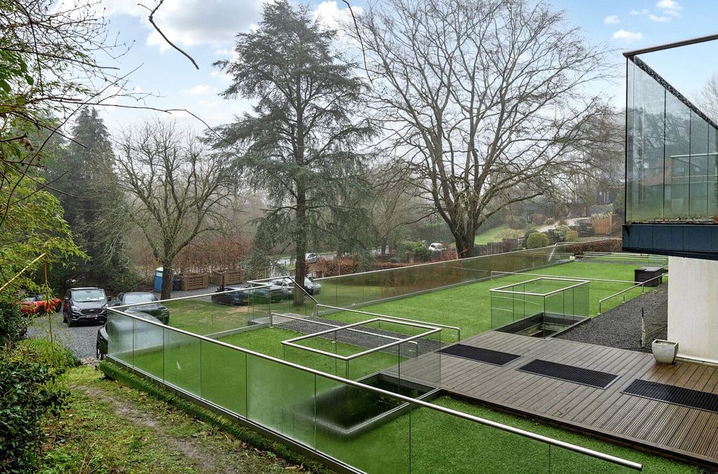 Property photo 3 of 32 Front Aspect