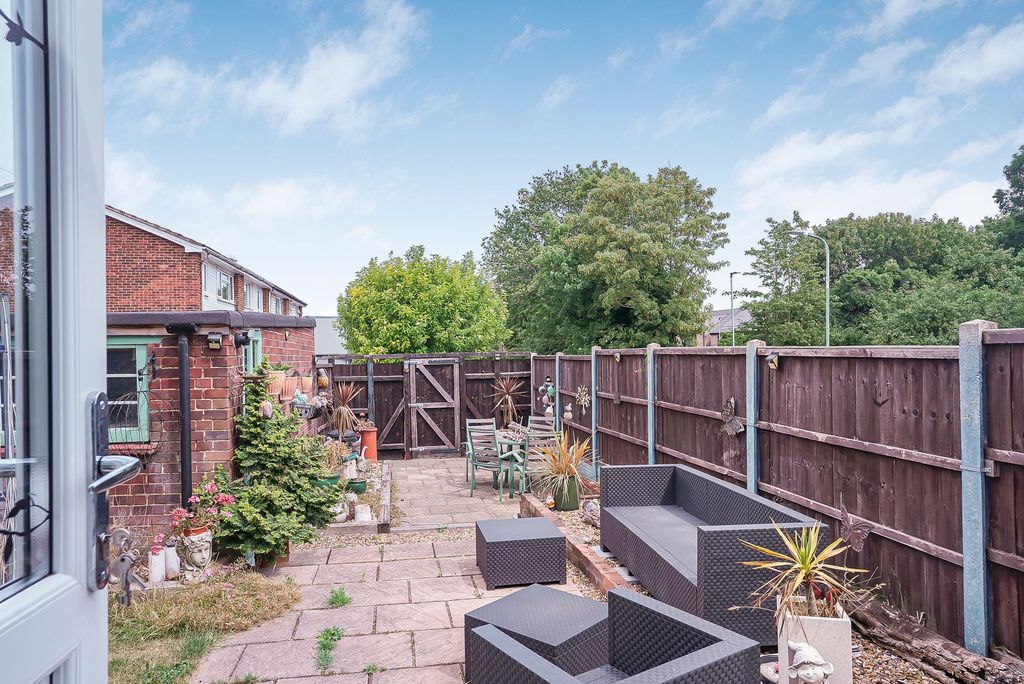 Property photo 2 of 26