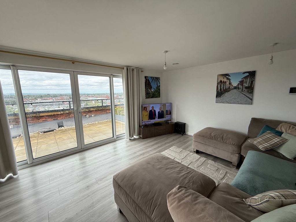Property photo 2 of 31