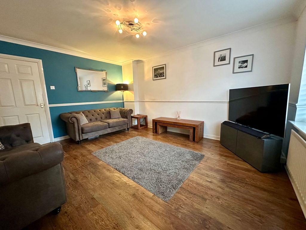 Property photo 2 of 16 Lounge