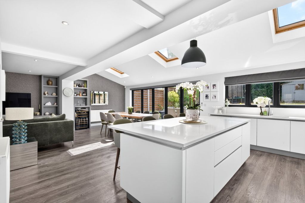 Property photo 2 of 17 Open Plan Kitchen