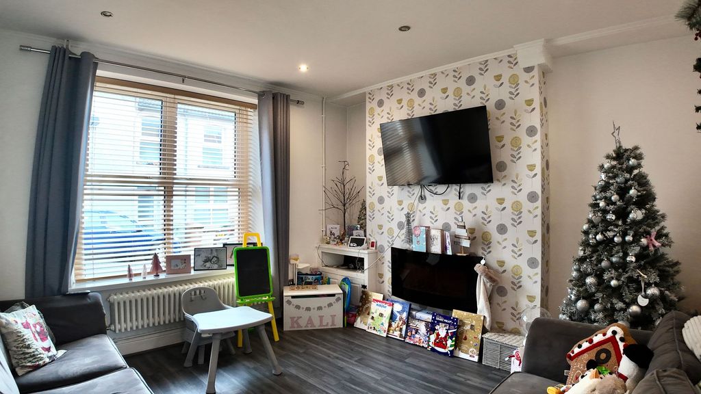 Property photo 2 of 22