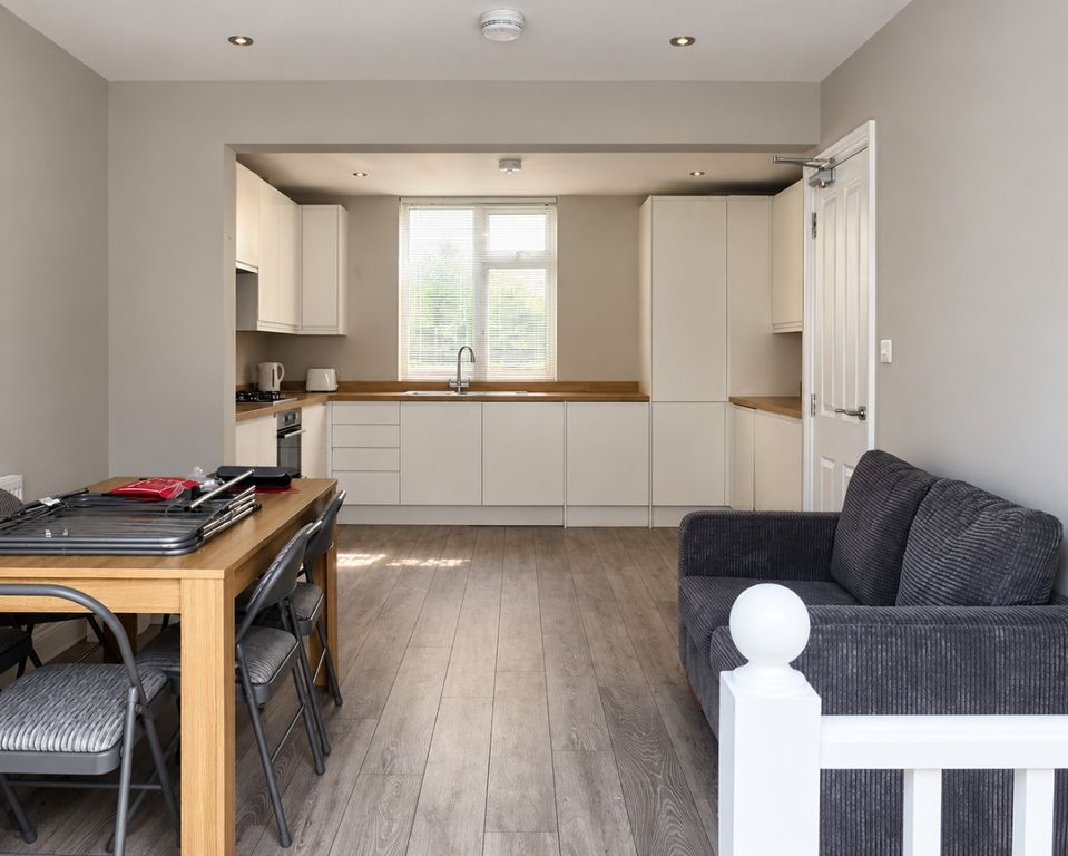 Property photo 2 of 8 4612351