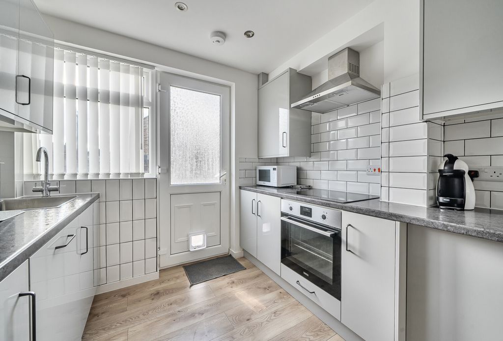 Property photo 2 of 17 1402404-4-696F722...