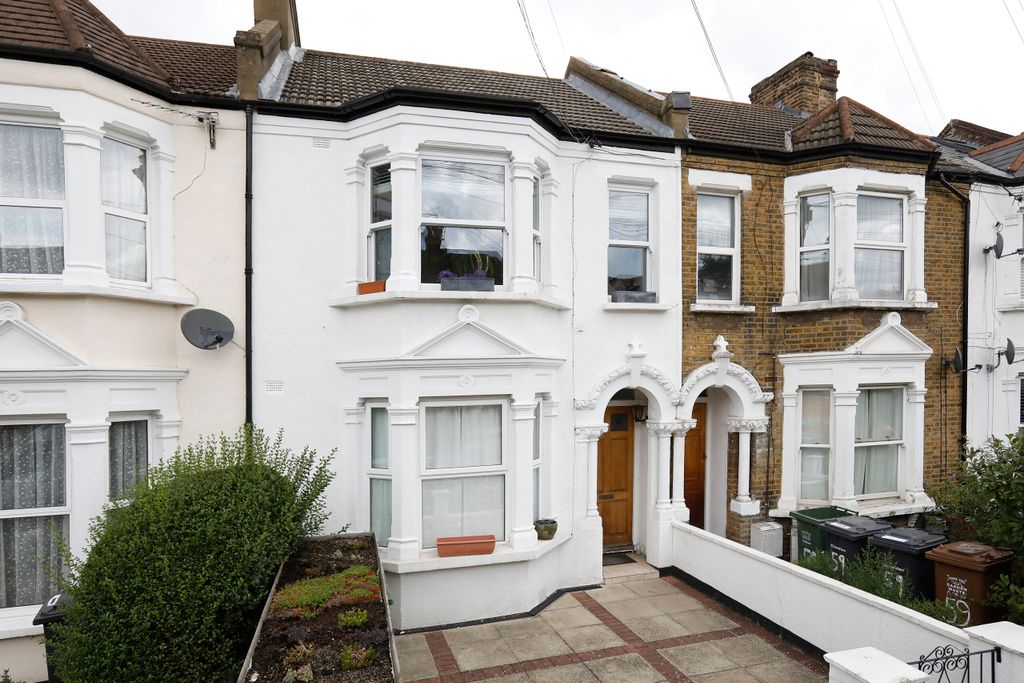 Property photo 2 of 12