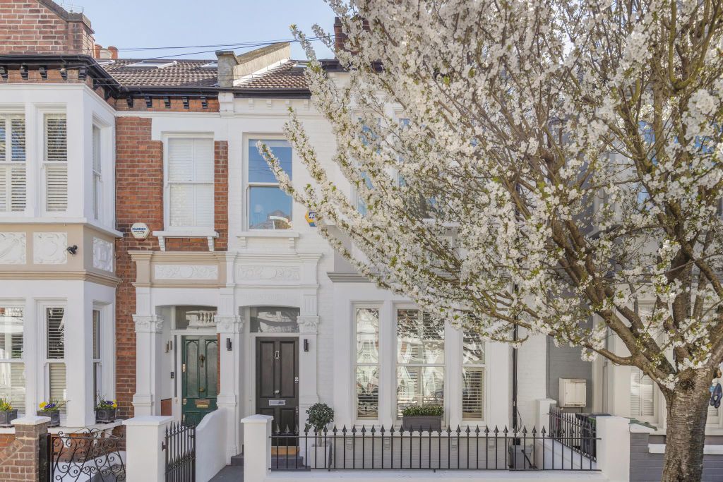 Property photo 2 of 18 Image