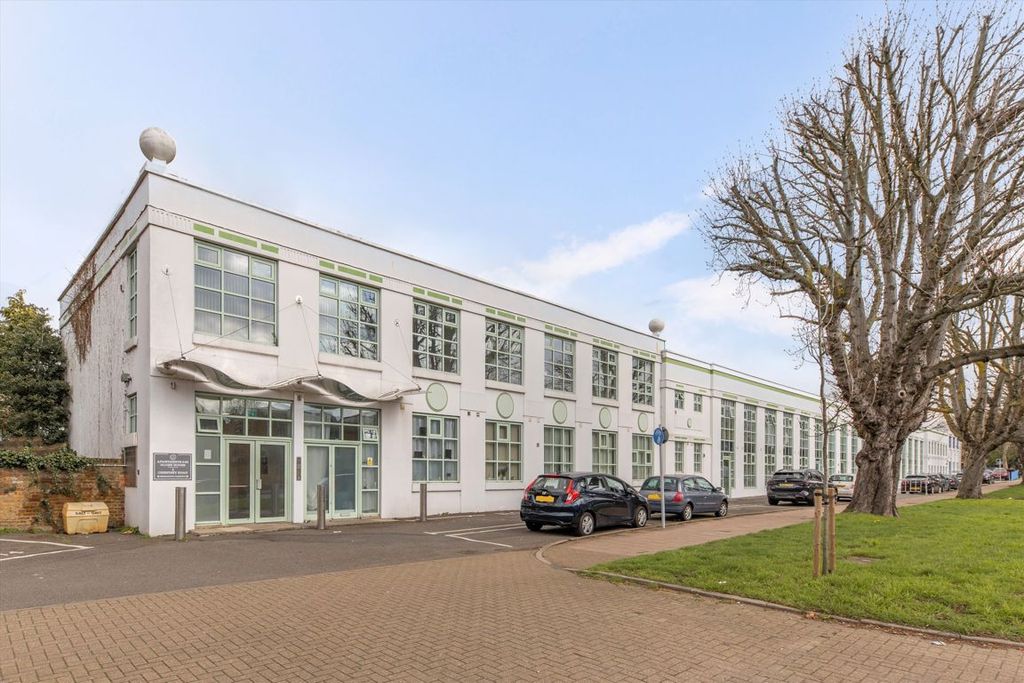 Property photo 1 of 4