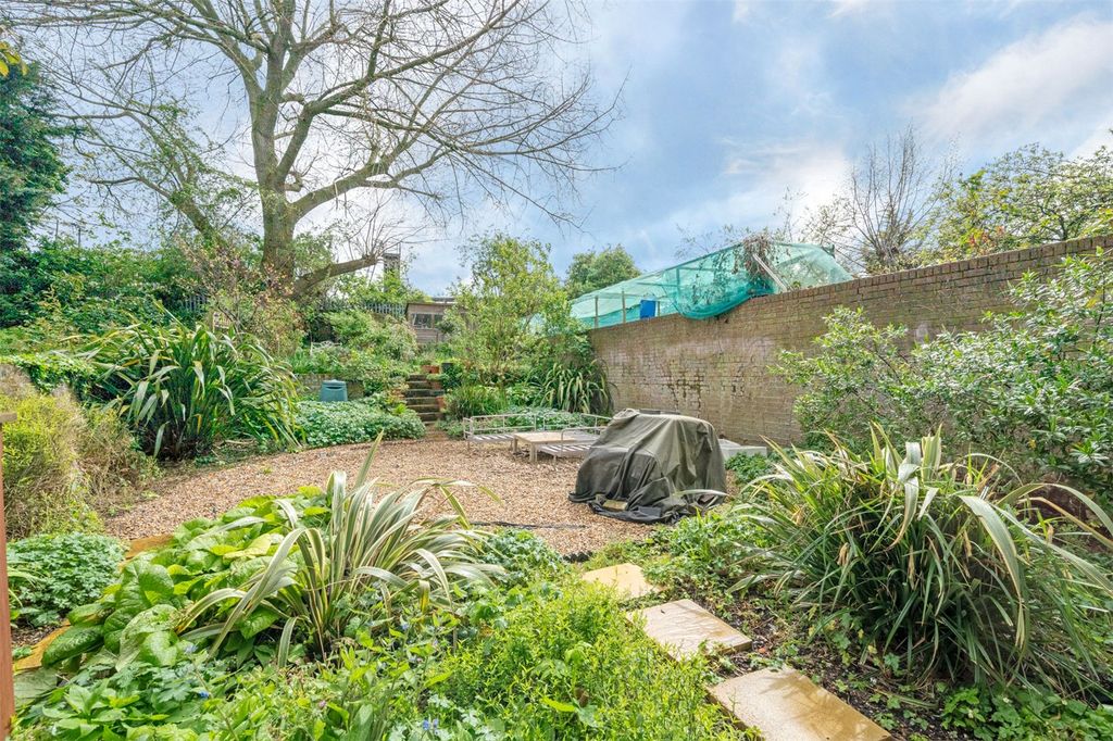 Property photo 2 of 17 Picture No. 28