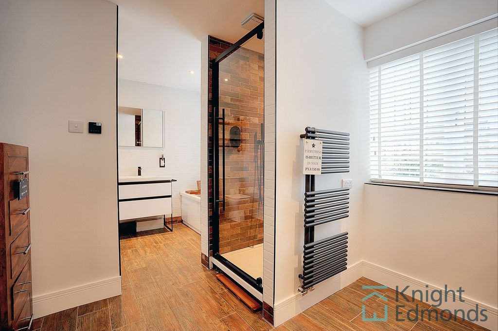 Property photo 3 of 20 En-Suite